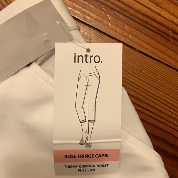 20. Intro The Fit Rose Fringe Capri in White - Picture 8 of 15